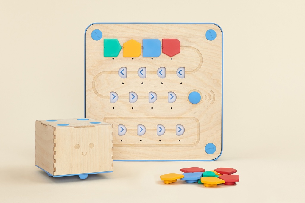 Cubetto Interactive Robot